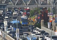 [속보] 한강대교 북단 시내버스 화재…후미 정체