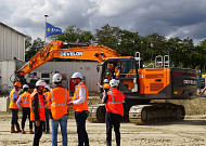 HD현대인프라코어, 굴착기 긴급제동 안전 기술 프랑스서 첫 시연