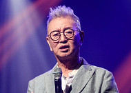 ‘개그계 대부’ 전유성 별세…연예계 애도 물결