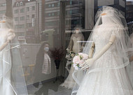 '스드메 먹튀방지법' 국회 상임위 통과…결혼 서비스 시장 투명화