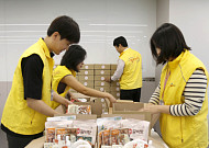 CJ프레시웨이, 추석 맞아 독거 어르신에 '효(孝) 선물 꾸러미' 전달