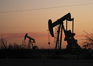 [상보] 국제유가, 우크라이나 휴전 기대감에 급락…WTI 2.76%↓