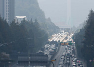 추석 하루 전 귀성길 집중 정체…서울→부산 7시간30분