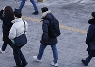 실트에 뜬 ‘경량패딩’…강풍에 체감온도 ‘뚝’