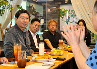 “현장에 답 있다”…이상일 용인특례시장, 기흥상인들과 차담회