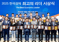 ‘2025 한국경제 최고의 리더’ 김영욱 부산진구청장 수상…“혁신과 소통으로 지역성장 견인”