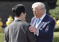 李 대통령, '황금 외교'로 트럼프 사로잡았다 [관세협상 타결]