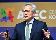 APEC 무대 중심에 선 젠슨 황…‘AI 제왕’에 세계가 주목 [APEC 순간들]