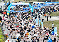 제1회 스타와 함께하는 기부런⋯시민 5000명과 한강서 ‘상생 레이스’ [종합]