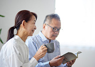 사이 나쁜 중년 부부 “2시간 반 넘게 같이 있으면 불편”