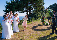 동백 숲에서 다시 피어난 사랑… 지심도, 황혼 부부 리마인드 웨딩 물들이다