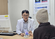 손 안의 경도인지장애 치료기 ‘코그테라’ 대학병원 투입