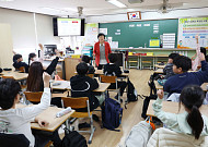 "게임기 포기할래요!" 교과서 속 경제 '체험형 수업'으로 살아나다 [금융교육 골든타임⑦]
