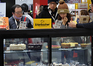 커피원두값 폭등에도 아아 인상은 난감…프랜차이즈업계, 디저트로 돌파구