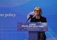 비뚤어진 동방예의지국, “노인 존엄 다시 생각하자”