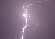 "천둥소리에 깼어요"…천둥·번개 치는 오늘 날씨, 안개도 심각