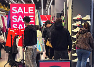 미국 소비자, 경제 불안에도 ‘블프’ 지갑 열었지만…‘소비 양극화’ 뚜렷