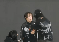 공연 도중 쫓겨났다…한일령, 한국도 긴장 못 늦추는 이유 [이슈크래커]