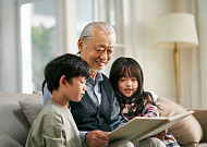 日, 보육교사도 노(老)케어… 모집 절반 “70세 이상 OK”