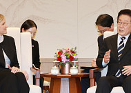 李대통령, IOC 위원장 만나 "韓 체육 발전에 많은 지원 부탁"