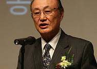 '엄태웅 장인' 원로배우 윤일봉 별세…향년 91세