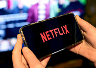 "가족 계정 쫓아내더니"⋯넷플릭스, '인수전' 이후 가격 올릴까? [이슈크래커]