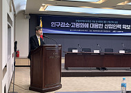 [현장에서] 초고령화사회, 정년연장 논란 속 고령인구 활용법