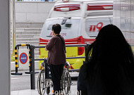 "무의미한 연명치료 싫다" 고령층 84% 거부…실제 중단은 17%뿐
