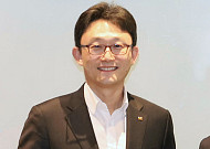 KT 새 수장에 박윤영…이사회 “경쟁력 강화·협력 적임자”