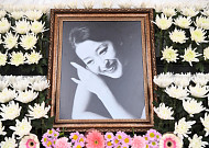 윤석화 배우 별세, 최휘영 장관 정부 대표로 조문⋯문화훈장 추서 예정