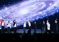 세븐틴, 日 4대 돔 투어에 42만 명 운집⋯이젠 스타디움으로