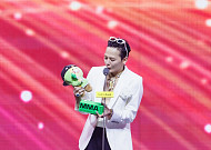 '7관왕' 지드래곤, 'MMA2025' 무대도 달궜다
