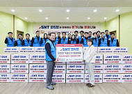 연말 한파 속 '향토기업의 온기'… SNT모티브, 금정구 취약계층에 방한용품 나눔