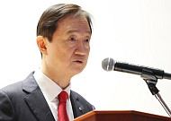 [종합] 이찬진 “금융지주 회장 연임, 후보군마저 골동품”… 쿠팡엔 ‘갑질·폭리’ 직격