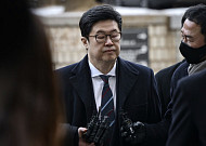 MBK, 일본 투자 2조원대 엑시트…홈플러스 추가 지원 논란은 계속