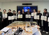 “40년 소망, AI와 함께 이뤘어요” 시니어, AI로 자서전 내다