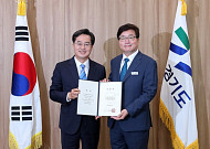 김동연 "승리가 내 덕? 오만했다"…민주당원에 무릎 꿇다