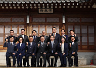 "대한민국 파이팅" 李대통령, 국민의힘 불참 속 여야 지도부와 오찬