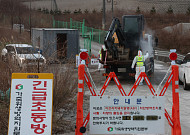 강릉 ASF ‘인위적 유입’ 무게…농장 방역 구멍이 확산 키웠다