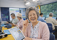 “글자도 키오스크도 두렵다면” 한글햇살버스