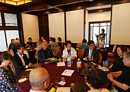 뉘일 자리 친구 만드는 日 ‘묘지 동창회’ 아시나요?