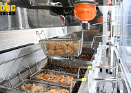 bhc, 튀김로봇 ‘튀봇’ 매장 전국 40곳으로 확대