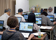 정년 이후 다시 교실로 간 사람들