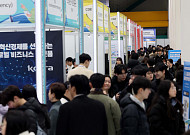 1월 취업자 13개월 만에 최소폭 증가...청년·고령층 일자리 위축 [종합]