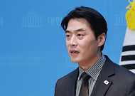 민주당 내 ‘합당 중단’ 요구 계속…“지선 후 결정하자”