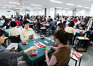 “이 싸움에선 아직 현역” 브리지에 열광하는 시니어들