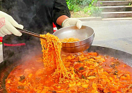 '2TV 생생정보' 오늘방송맛집- 가수 김동완 추천! 가평 솥뚜껑 닭볶음탕 맛집 '유○○'