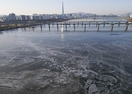 주말 '냉동고 한파'... 추위 월요일까지 이어져 [포토로그]