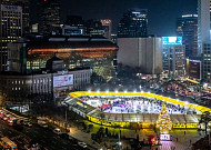 서울광장 스케이트장 시즌 종료⋯18만명 방문·외국인 30% 늘었다