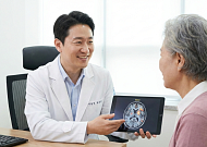 OECD가 지적한 ‘치매 진단 병목’, 한국의 해법은?